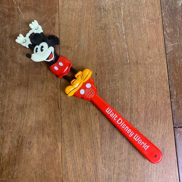 Vintage Walt Disney World Plastic Mickey Mouse Back Scratcher 15" - Picture 1 of 8